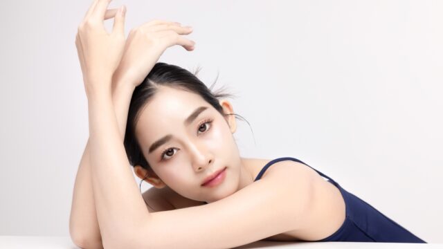 フェイシャル(IPL)光治療とピコトーニングを理解して、美容医療の力で透明感と美白を手に入れましょう。