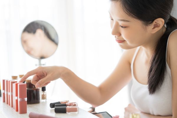 荒れにくい色付きリップの利用シーン別のオススメ