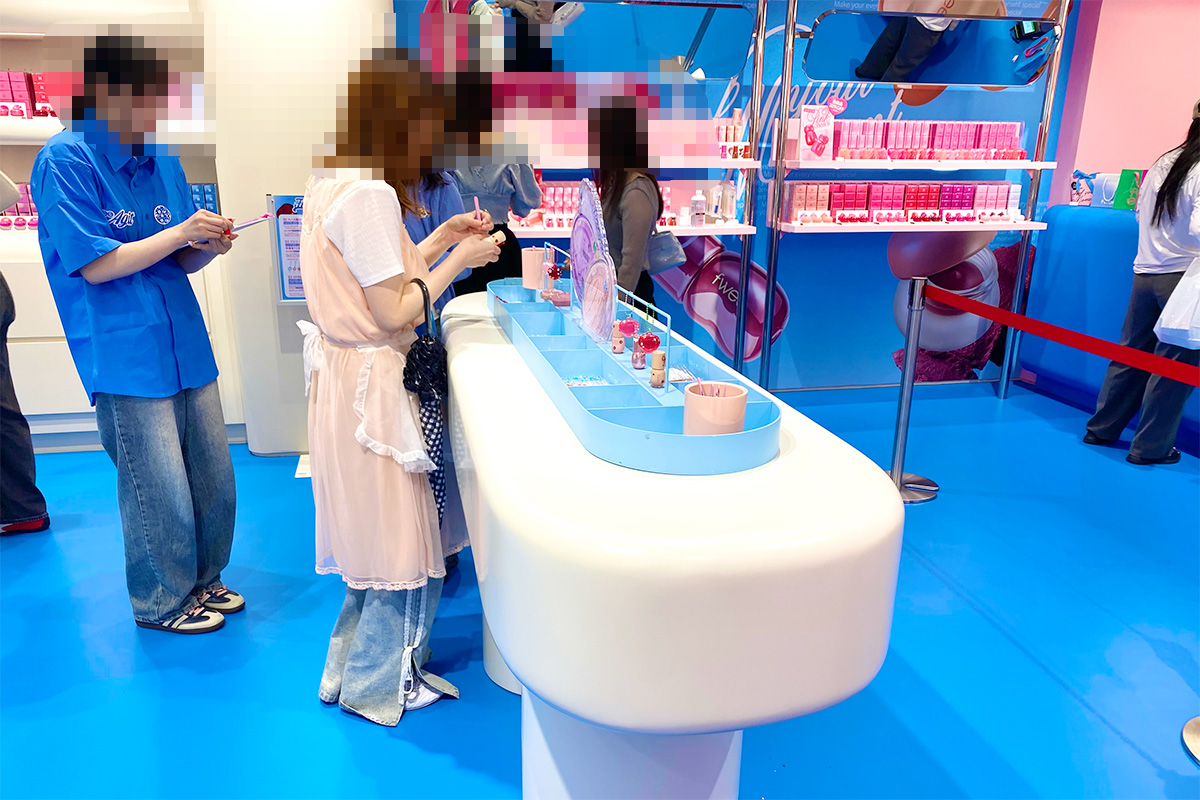 fweeアジト福岡の店内のデコレーションコーナー
