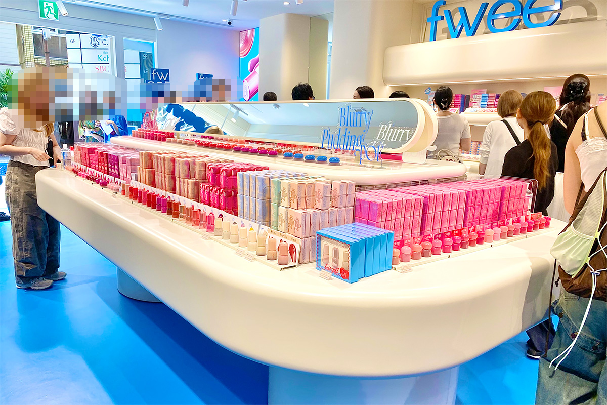fweeアジト福岡の店内はどんな感じ？