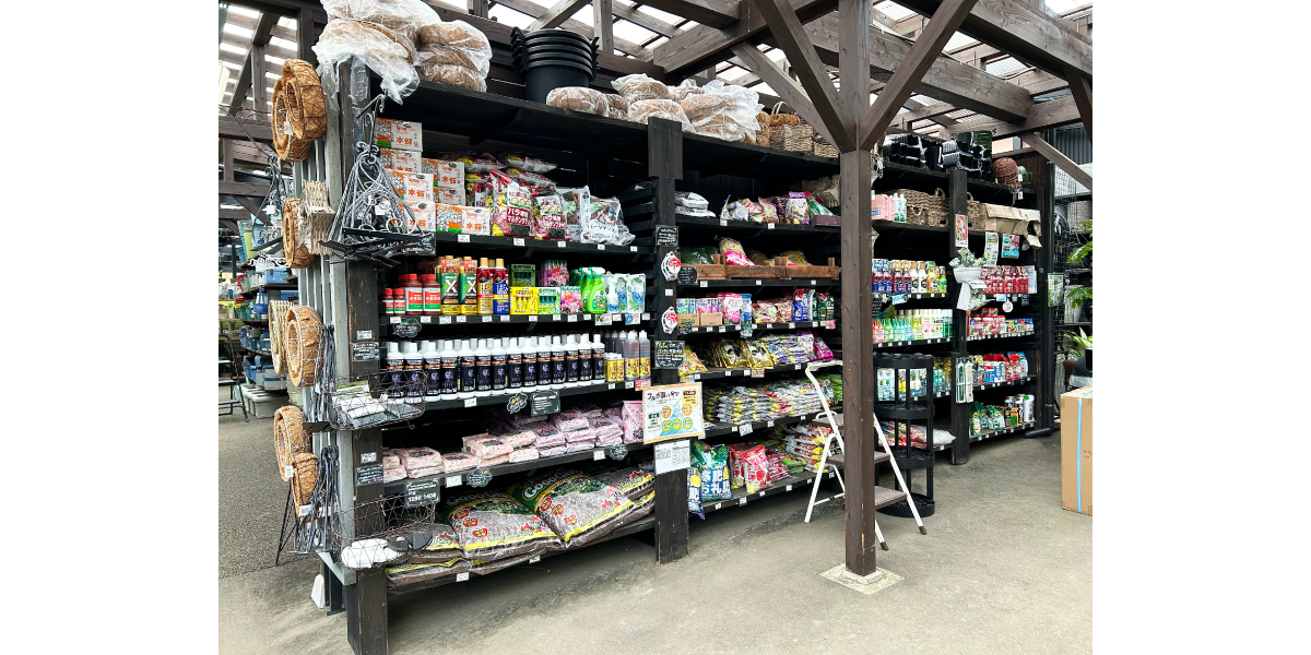 エフェクト福岡では、肥料やガーデン用品が豊富です。