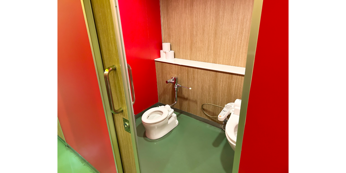 キャナルシティ博多には子供用トイレが複数あって利用しやすいです