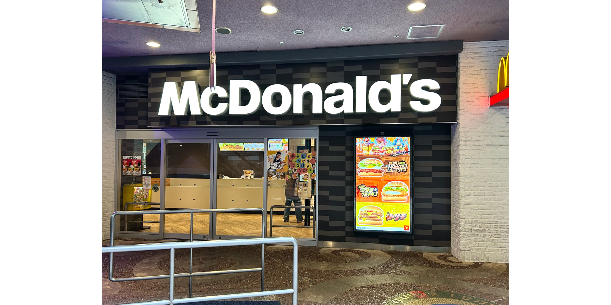 キャナルシティ博多のマクドナルドは大型店で席が多いです。Wi-Fiの利用も可能