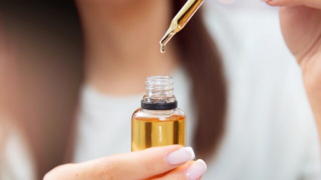 美容オイルとは？敏感肌でも使える？