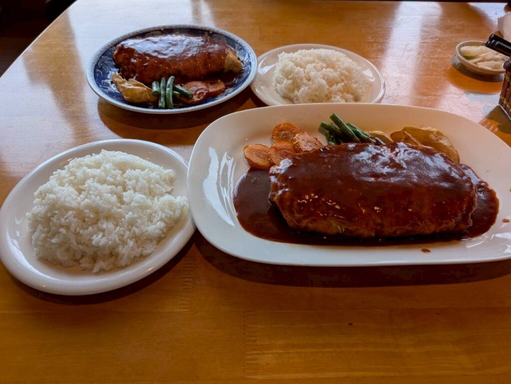 石川・小松にある「れすとらん みにょ～る」のドでかハンバーグ