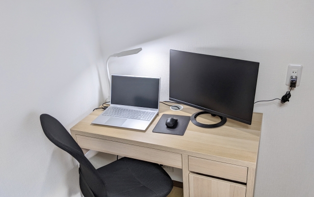 集中力が続くデスクガジェット｜モニターライト