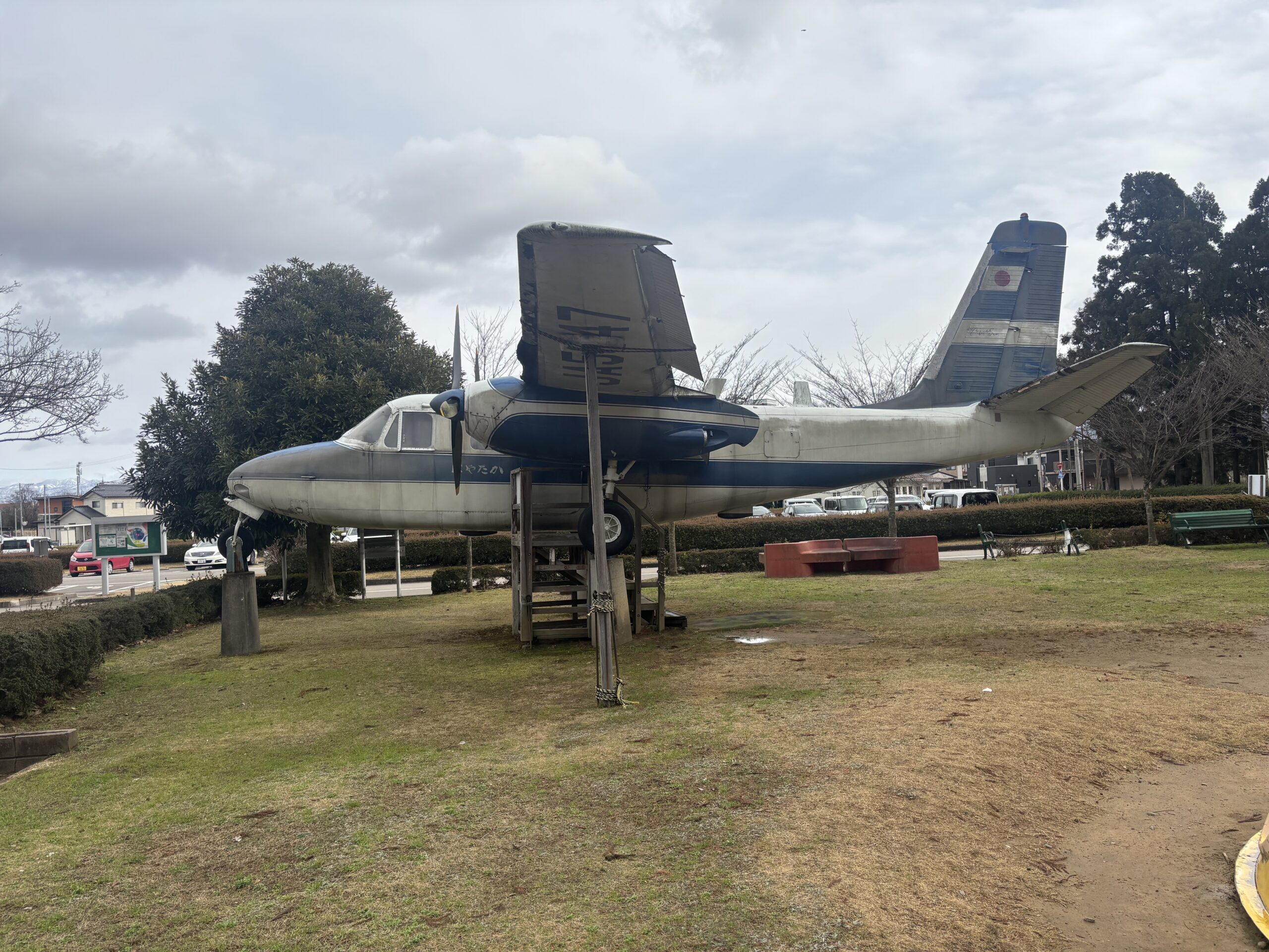 「いしかわ子ども交流センター 小松館」を徹底レビュー｜天気がよい日は屋外遊びも！飛行機の操縦席にも乗れる！