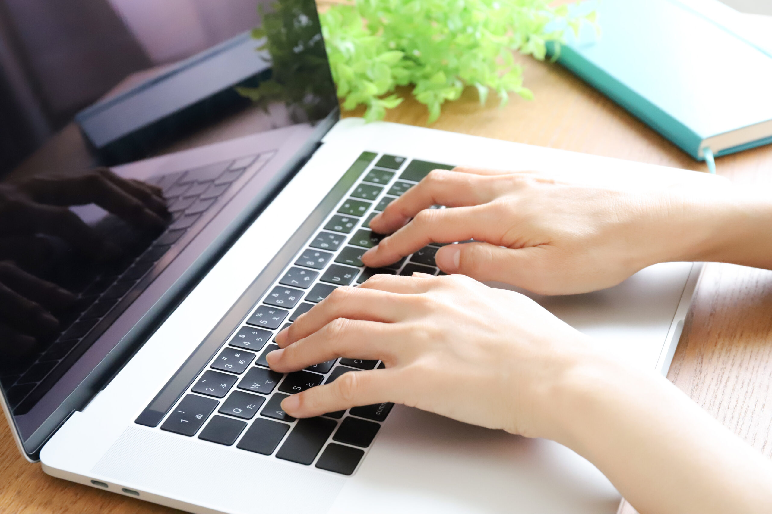 効果的な退職挨拶メールには、以下の要素を含めることが重要