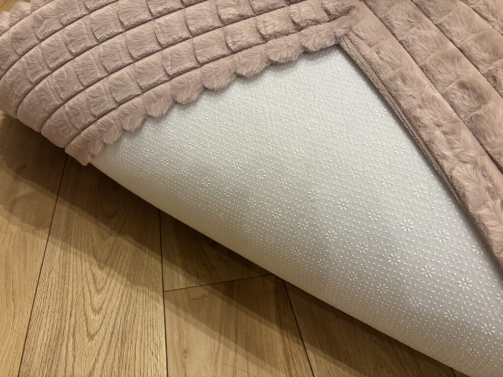 タンスのゲン60mm極厚ラグのメリット②断熱性・保温性