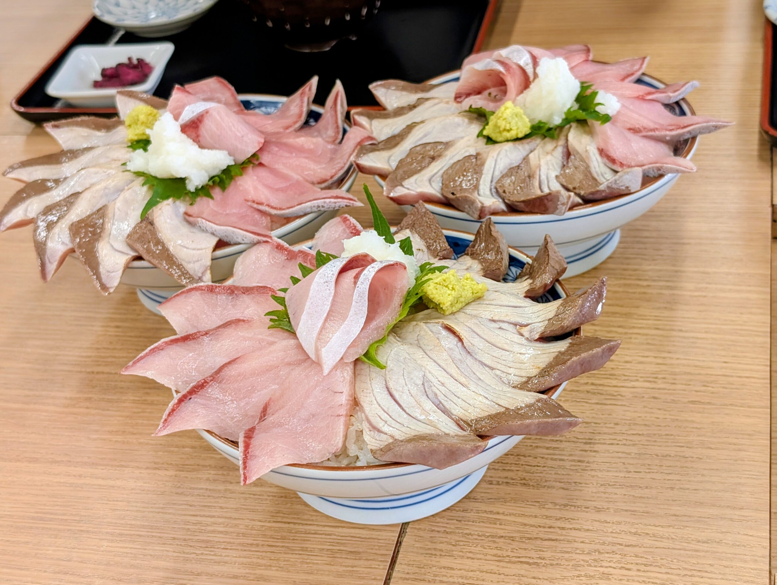 氷見漁港で味わう本場の一杯｜魚市場食堂で食べたい名物「寒ブリ」