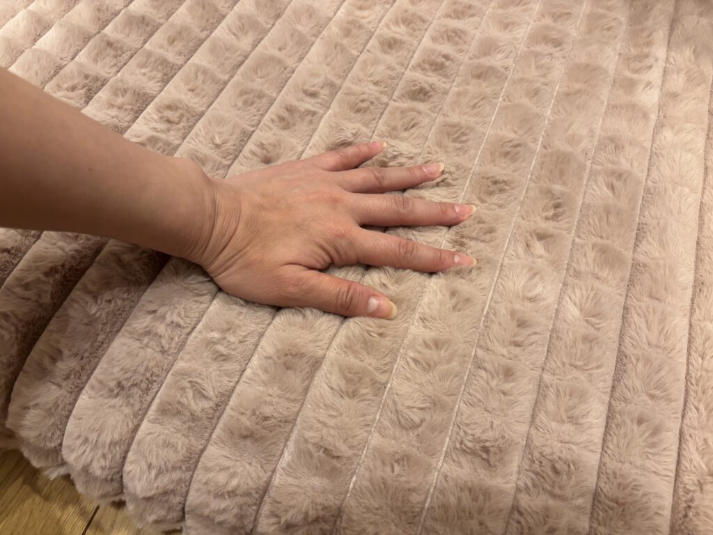 タンスのゲン60mm極厚ラグのメリット①座り心地・寝心地が最高