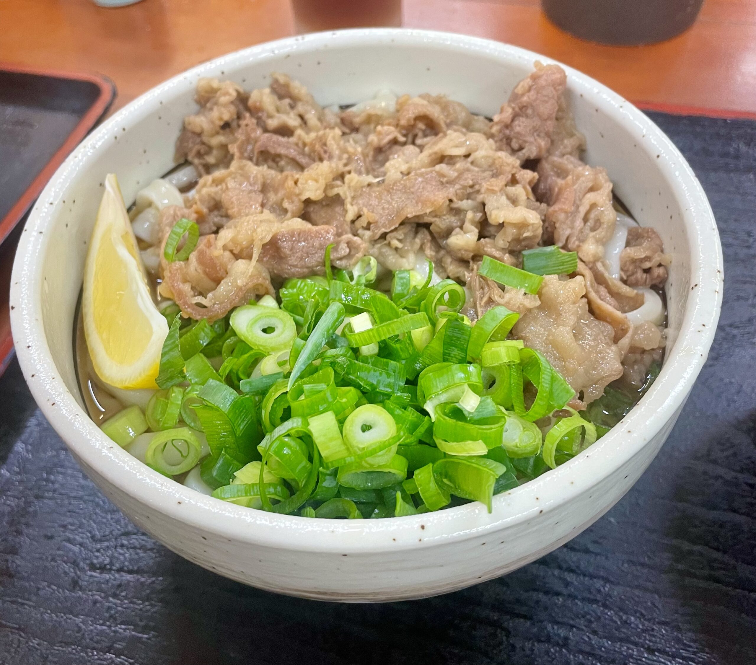香川にあるおすすめの「肉ぶっかけうどん」！綿谷の看板メニュー「肉ぶっかけうどん」の魅力