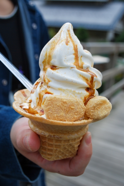 【山梨名物・信玄餅】出張で知っておきたい定番から進化系スイーツ13選⑨桔梗信玄餅ソフトクリーム