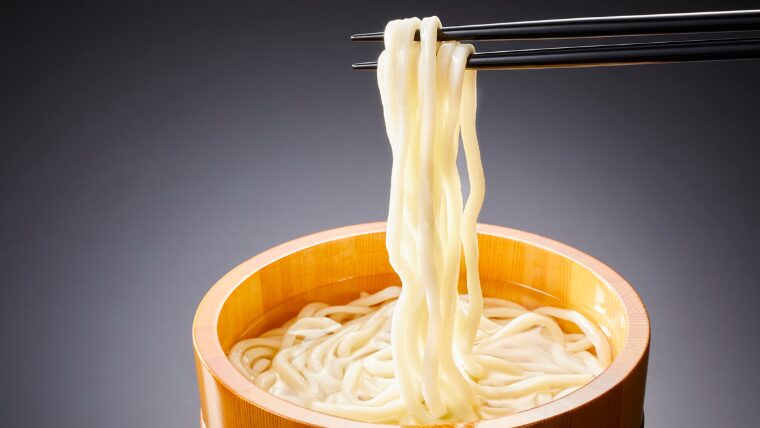 丸亀製麺の冬限定 「肉がさね玉子あんかけうどん」「丸亀うどーなつ」期間限定フレーバーを今すぐ体験しよう