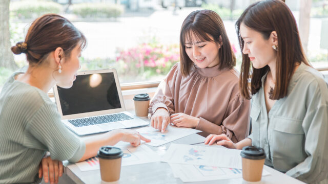 Z世代の後輩・部下と上手く関わる方法5選！②フィードバックは「タイムリー」かつ「具体的」に