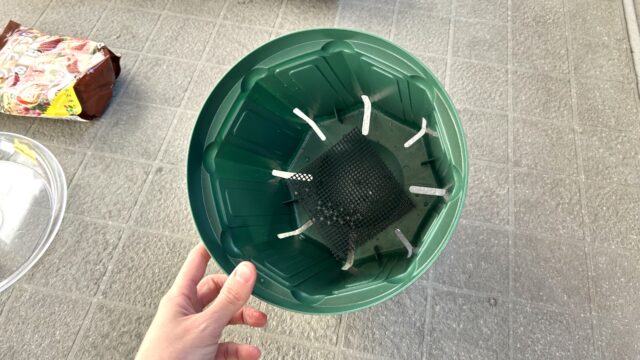 スリット鉢に、鉢底ネットは不要だった