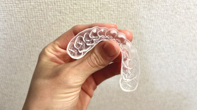 マウスピースは1万円程度で作れます。ずっと使えるのでコスパ良好。