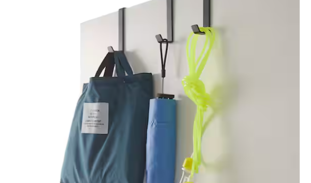 賃貸でできる！壁を傷つけない収納術10選　⑨ドア裏収納を活用する