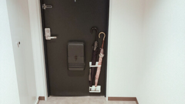 賃貸でできる！壁を傷つけない収納術10選　⑤マグネット収納を活用する