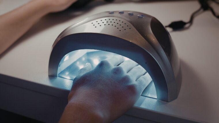 ジェルアレルギー　なぜ起きた？　原因物質は人それぞれ