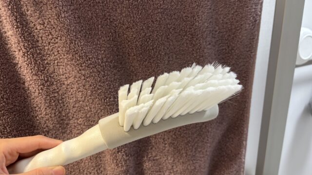 アズマ工業の浴室用ソフトブラシの唯一の欠点は、ブラシの乾きにくさ