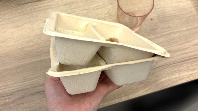 ナッシュnoshの弁当のデメリットは、容器がかさばることだけ。サイズはこんな感じ
