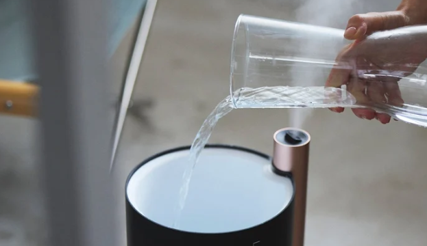 LAViNOのハイブリッド式加湿器は、給水もメンテも楽なので忙しいママにもおすすめ！