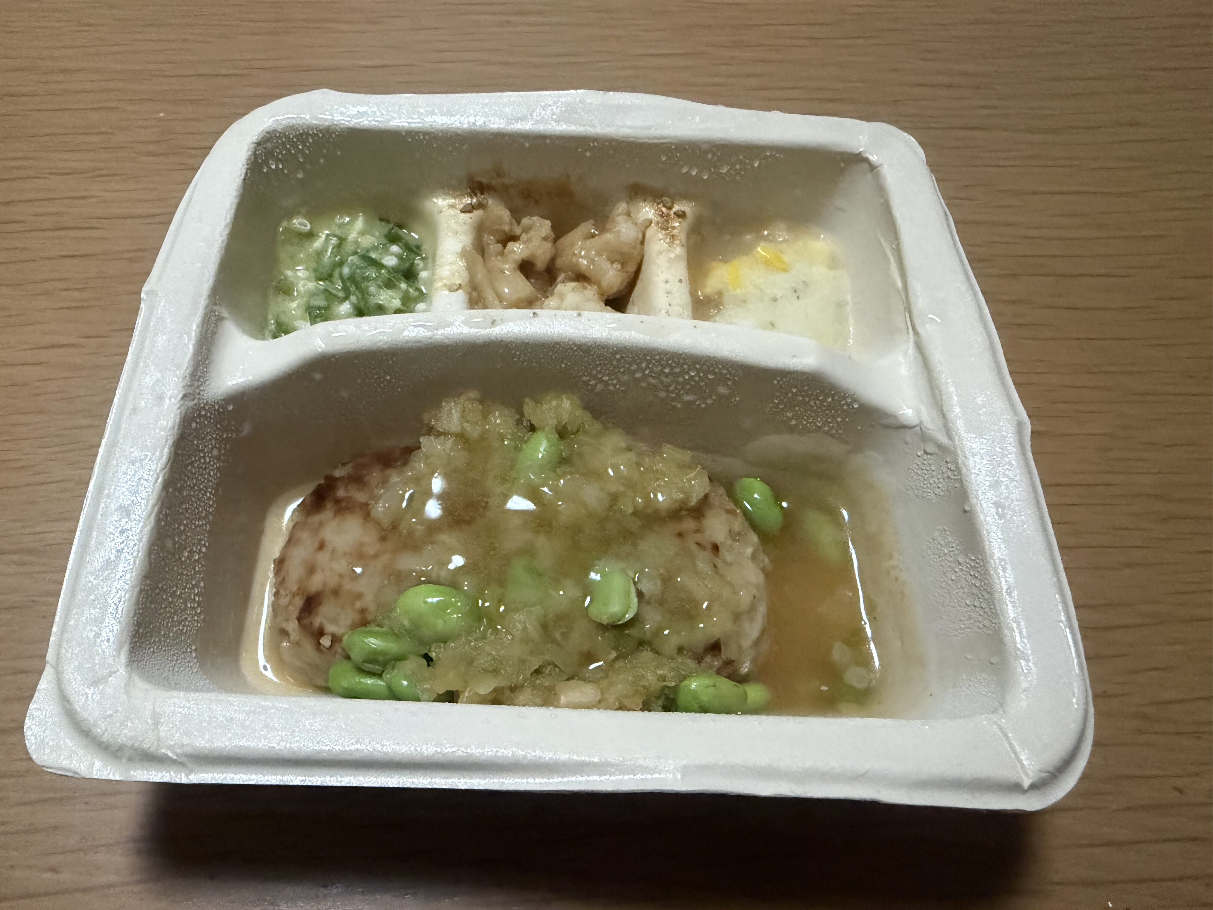 お豆腐仕立ての和風ハンバーグ